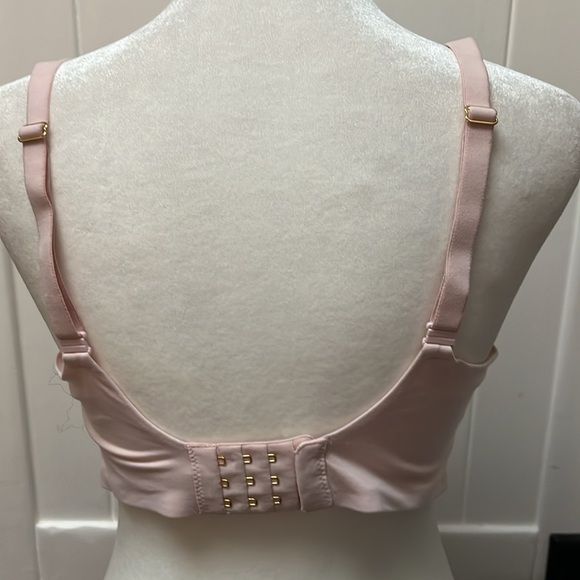 NWOT Victoria’s Secret Padded No-Wire Bra - Picture 4 of 6